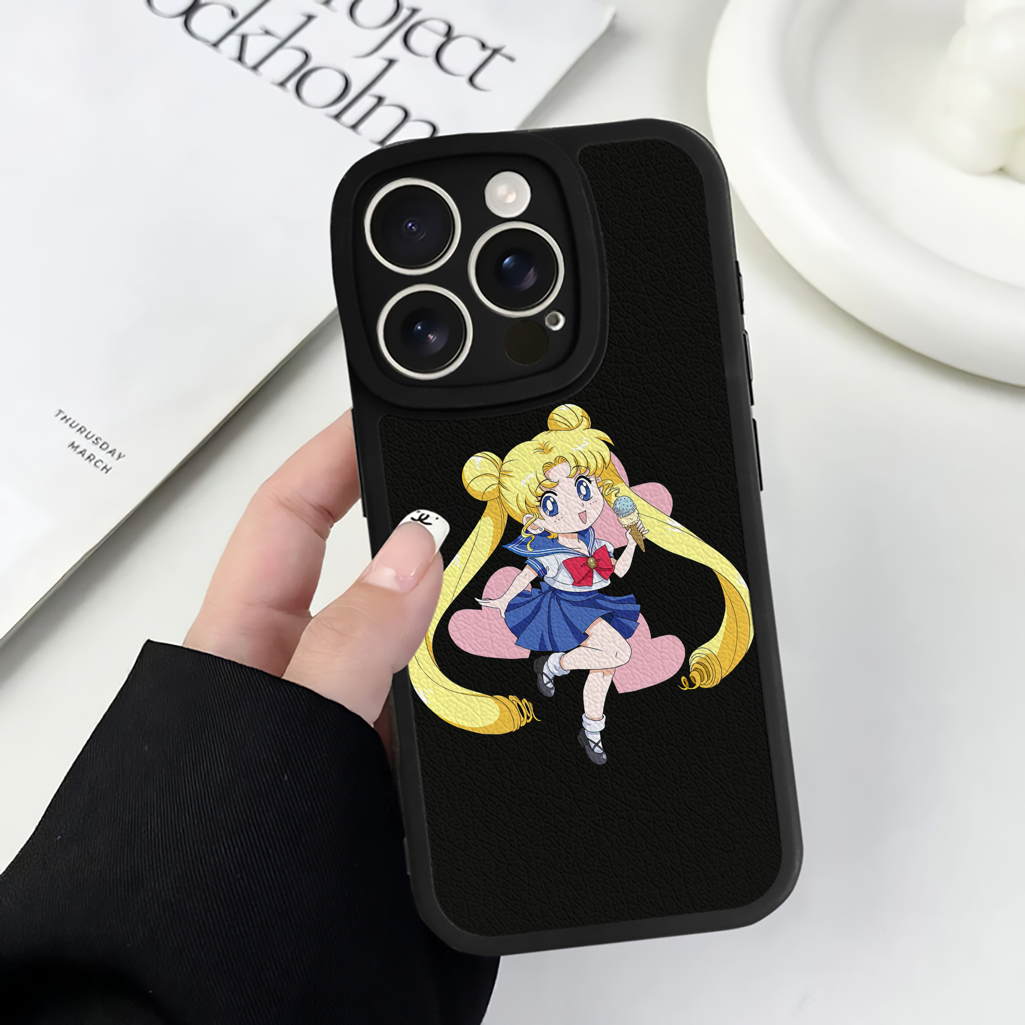（画像用） 美少女戦士セーラームーン 愛野 美奈子 あいの みなこ Sailor Moon Aino Minako 【iPhone 16シリーズ対応】シリコンスマホケース（レザー調） 材質：シリコン